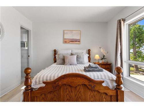 61 Horseshoe Bay Road, Dunnville, ON - Indoor Photo Showing Bedroom