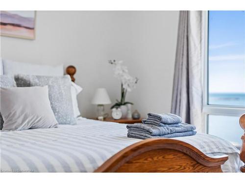 61 Horseshoe Bay Road, Dunnville, ON - Indoor Photo Showing Bedroom