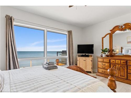 61 Horseshoe Bay Road, Dunnville, ON - Indoor Photo Showing Bedroom