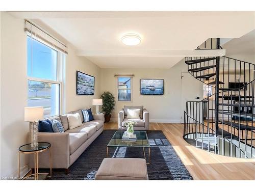 270 Metcalfe Street S, Simcoe, ON - Indoor Photo Showing Living Room