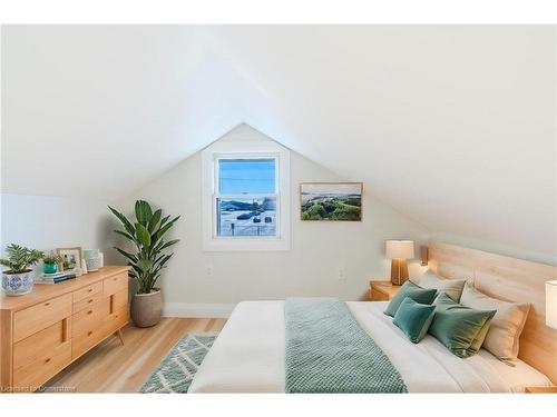 270 Metcalfe Street S, Simcoe, ON - Indoor Photo Showing Bedroom