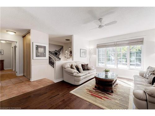 2259 Ingersoll Drive, Burlington, ON - Indoor Photo Showing Living Room