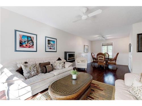 2259 Ingersoll Drive, Burlington, ON - Indoor Photo Showing Living Room