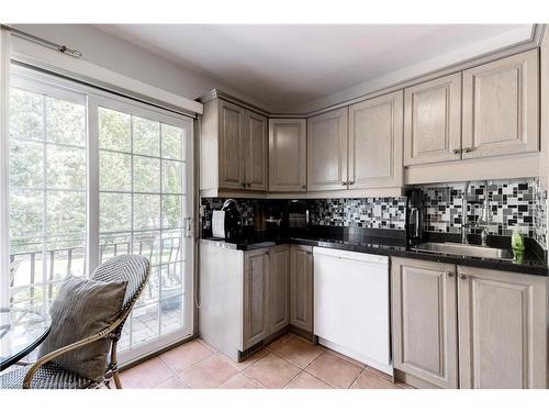 2259 Ingersoll Drive, Burlington, ON - Indoor Photo Showing Kitchen