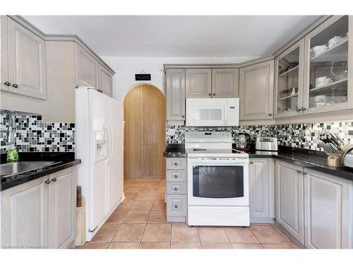 2259 Ingersoll Drive, Burlington, ON - Indoor Photo Showing Kitchen