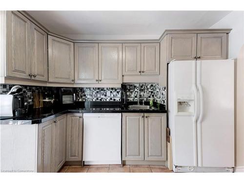 2259 Ingersoll Drive, Burlington, ON - Indoor Photo Showing Kitchen