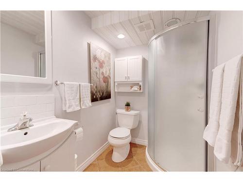 2259 Ingersoll Drive, Burlington, ON - Indoor Photo Showing Bathroom