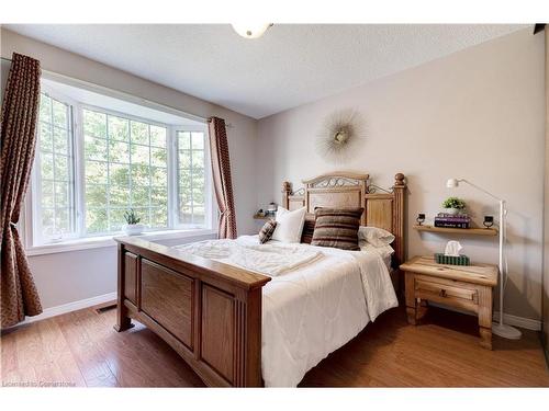 2259 Ingersoll Drive, Burlington, ON - Indoor Photo Showing Bedroom