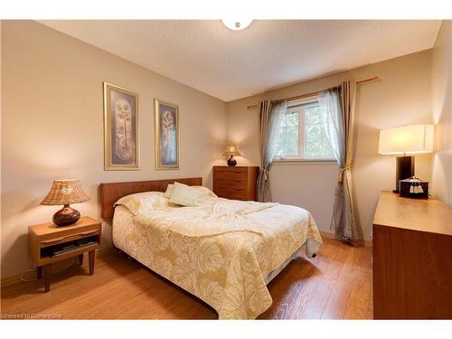 2259 Ingersoll Drive, Burlington, ON - Indoor Photo Showing Bedroom