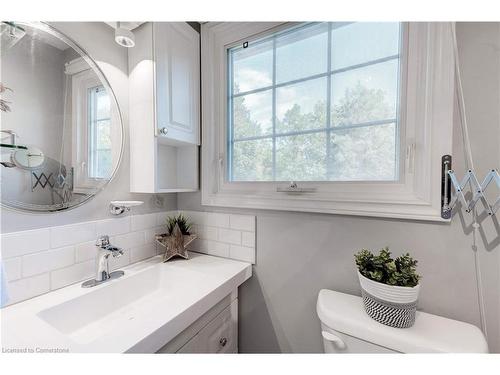 2259 Ingersoll Drive, Burlington, ON - Indoor Photo Showing Bathroom