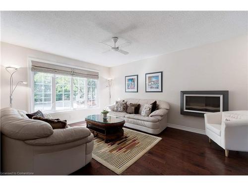 2259 Ingersoll Drive, Burlington, ON - Indoor Photo Showing Living Room