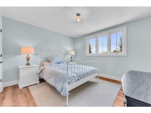 42 Parsonage Road, Ancaster, ON - Indoor Photo Showing Bedroom