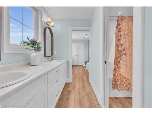 42 Parsonage Road, Ancaster, ON - Indoor Photo Showing Bathroom