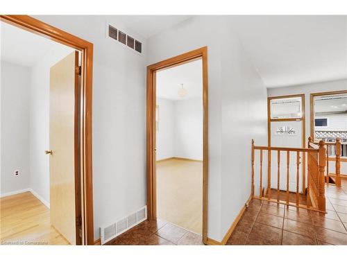 77 Greenford Drive, Hamilton, ON - Indoor Photo Showing Other Room