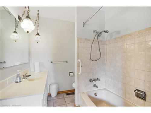 77 Greenford Drive, Hamilton, ON - Indoor Photo Showing Bathroom