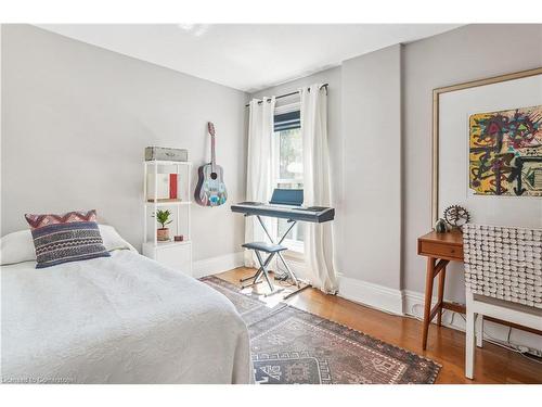 211 Herkimer Street, Hamilton, ON - Indoor Photo Showing Bedroom