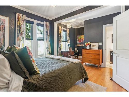 211 Herkimer Street, Hamilton, ON - Indoor Photo Showing Bedroom