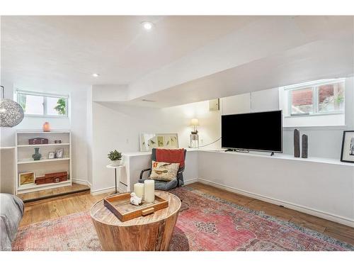 211 Herkimer Street, Hamilton, ON - Indoor Photo Showing Living Room