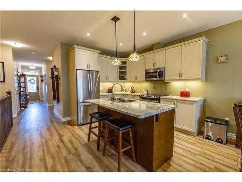 27 Andrew Lane, Thorold, ON - Indoor Photo Showing Kitchen With Double Sink With Upgraded Kitchen