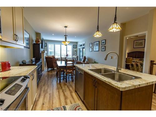 27 Andrew Lane, Thorold, ON - Indoor Photo Showing Kitchen With Double Sink