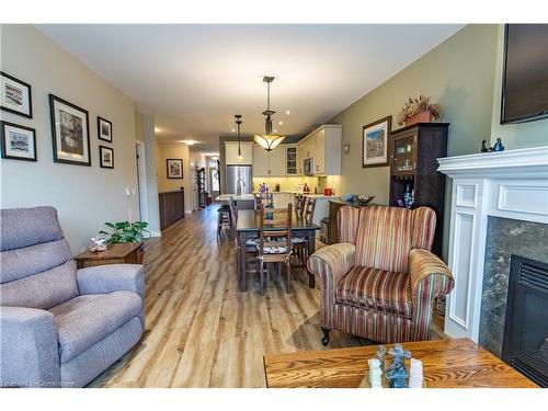 27 Andrew Lane, Thorold, ON - Indoor Photo Showing Living Room With Fireplace