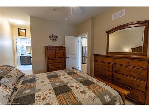 27 Andrew Lane, Thorold, ON - Indoor Photo Showing Bedroom