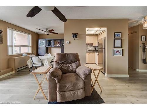 410-88 Tollgate Road, Brantford, ON - Indoor Photo Showing Living Room