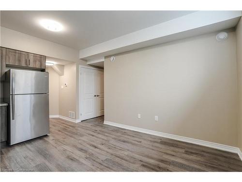 B-183 Rykert Street, St. Catharines, ON - Indoor Photo Showing Kitchen