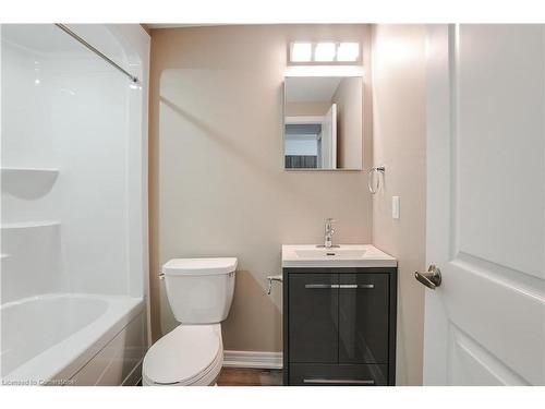 B-183 Rykert Street, St. Catharines, ON - Indoor Photo Showing Bathroom