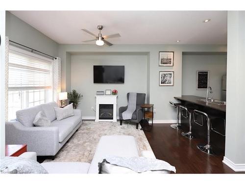 38-515 Winston Road, Grimsby, ON - Indoor Photo Showing Living Room With Fireplace