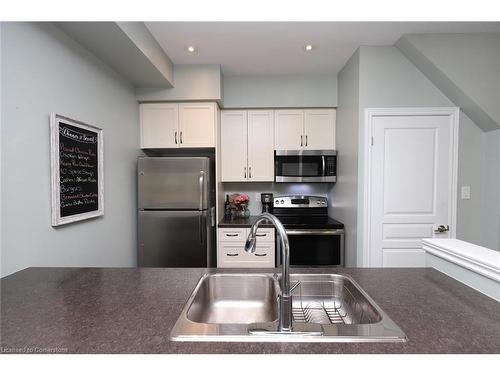 38-515 Winston Road, Grimsby, ON - Indoor Photo Showing Kitchen With Double Sink