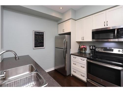 38-515 Winston Road, Grimsby, ON - Indoor Photo Showing Kitchen With Stainless Steel Kitchen With Double Sink