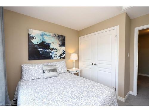 38-515 Winston Road, Grimsby, ON - Indoor Photo Showing Bedroom