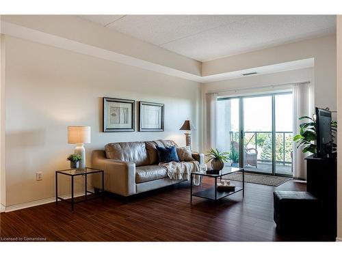 410-2085 Amherst Heights Drive, Burlington, ON - Indoor Photo Showing Living Room