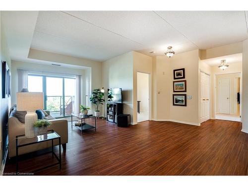 410-2085 Amherst Heights Drive, Burlington, ON - Indoor Photo Showing Living Room