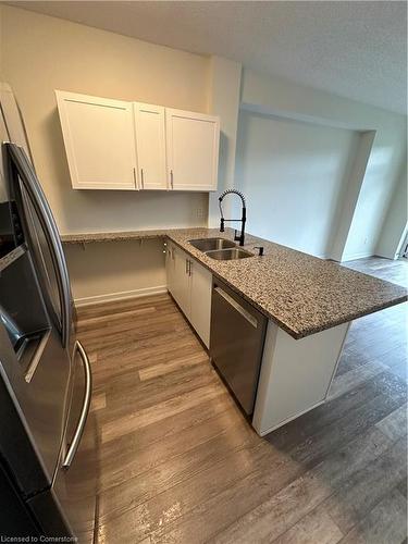 509-81 Robinson Street Street, Hamilton, ON - Indoor Photo Showing Kitchen With Double Sink