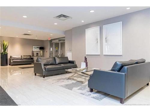 509-81 Robinson Street Street, Hamilton, ON - Indoor Photo Showing Living Room