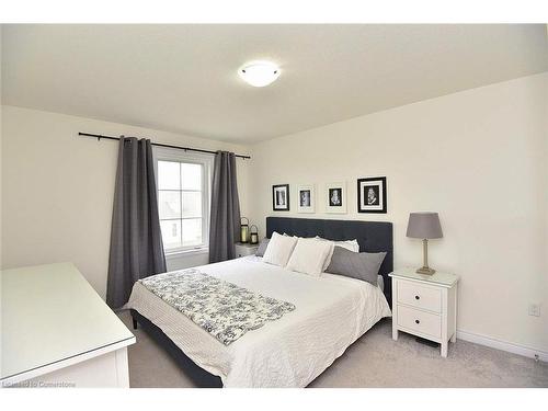 8 Sharp Drive, Ancaster, ON - Indoor Photo Showing Bedroom