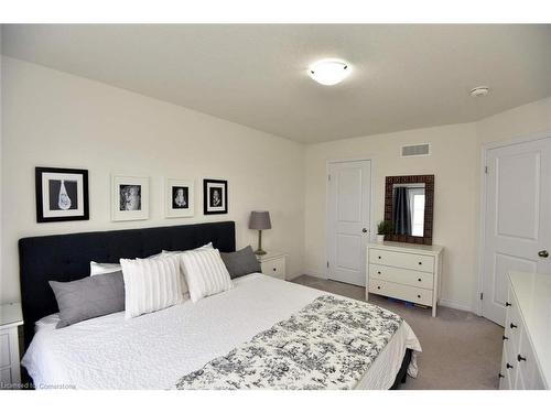 8 Sharp Drive, Ancaster, ON - Indoor Photo Showing Bedroom