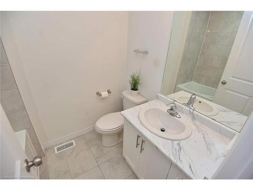 8 Sharp Drive, Ancaster, ON - Indoor Photo Showing Bathroom