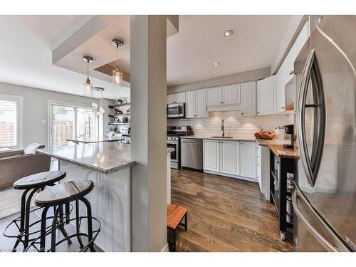 42-2470 Headon Forest Drive, Burlington, ON - Indoor Photo Showing Kitchen With Upgraded Kitchen