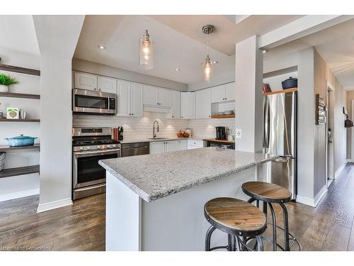 42-2470 Headon Forest Drive, Burlington, ON - Indoor Photo Showing Kitchen With Upgraded Kitchen