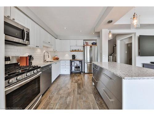 42-2470 Headon Forest Drive, Burlington, ON - Indoor Photo Showing Kitchen With Upgraded Kitchen