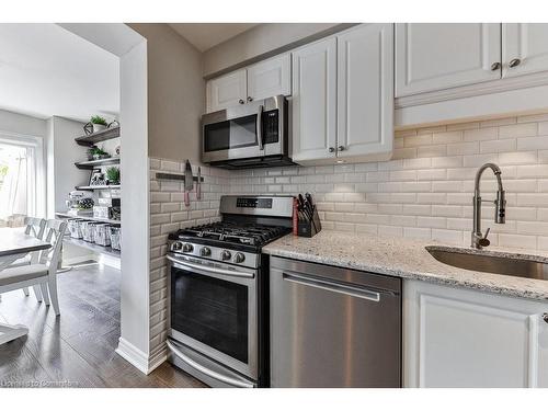 42-2470 Headon Forest Drive, Burlington, ON - Indoor Photo Showing Kitchen With Upgraded Kitchen