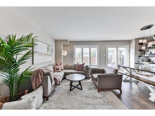 42-2470 Headon Forest Drive, Burlington, ON - Indoor Photo Showing Living Room