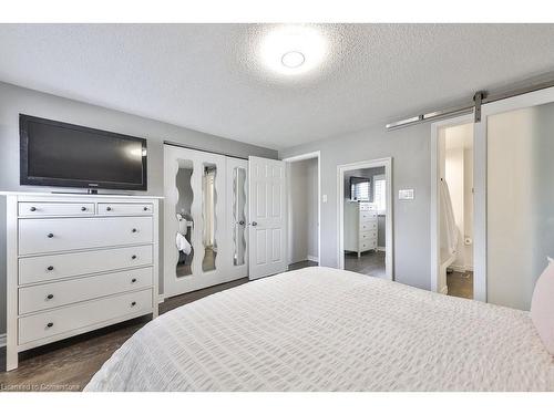 42-2470 Headon Forest Drive, Burlington, ON - Indoor Photo Showing Bedroom