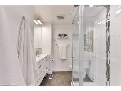 42-2470 Headon Forest Drive, Burlington, ON - Indoor Photo Showing Bathroom