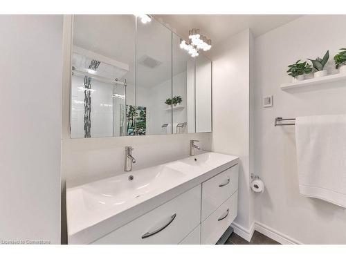 42-2470 Headon Forest Drive, Burlington, ON - Indoor Photo Showing Bathroom