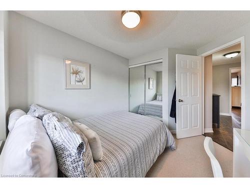 42-2470 Headon Forest Drive, Burlington, ON - Indoor Photo Showing Bedroom