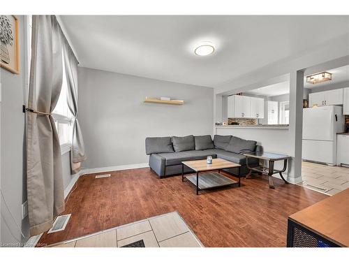 174 Grace Avenue, Hamilton, ON - Indoor Photo Showing Living Room